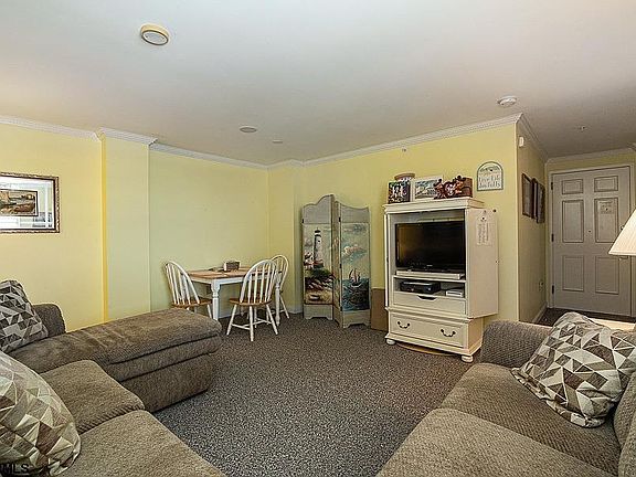 2nd image of 719 E 11th St #816