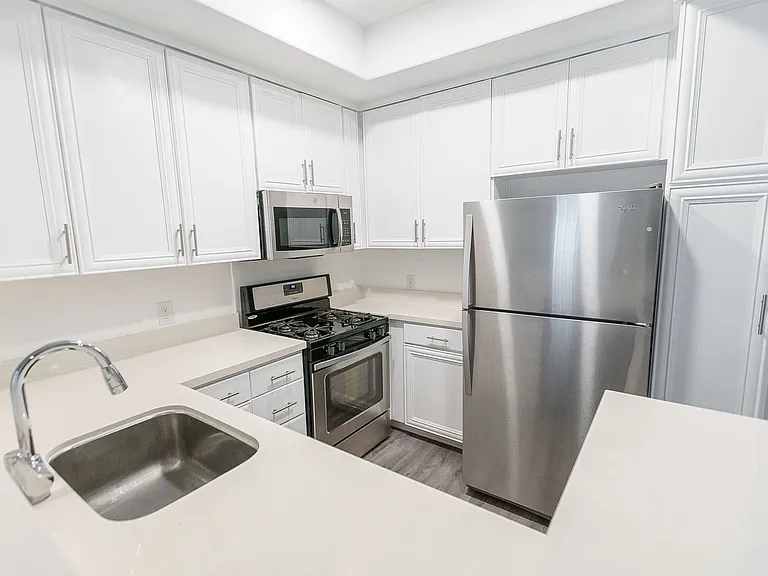 2245 Beverly Glen — Photo 48