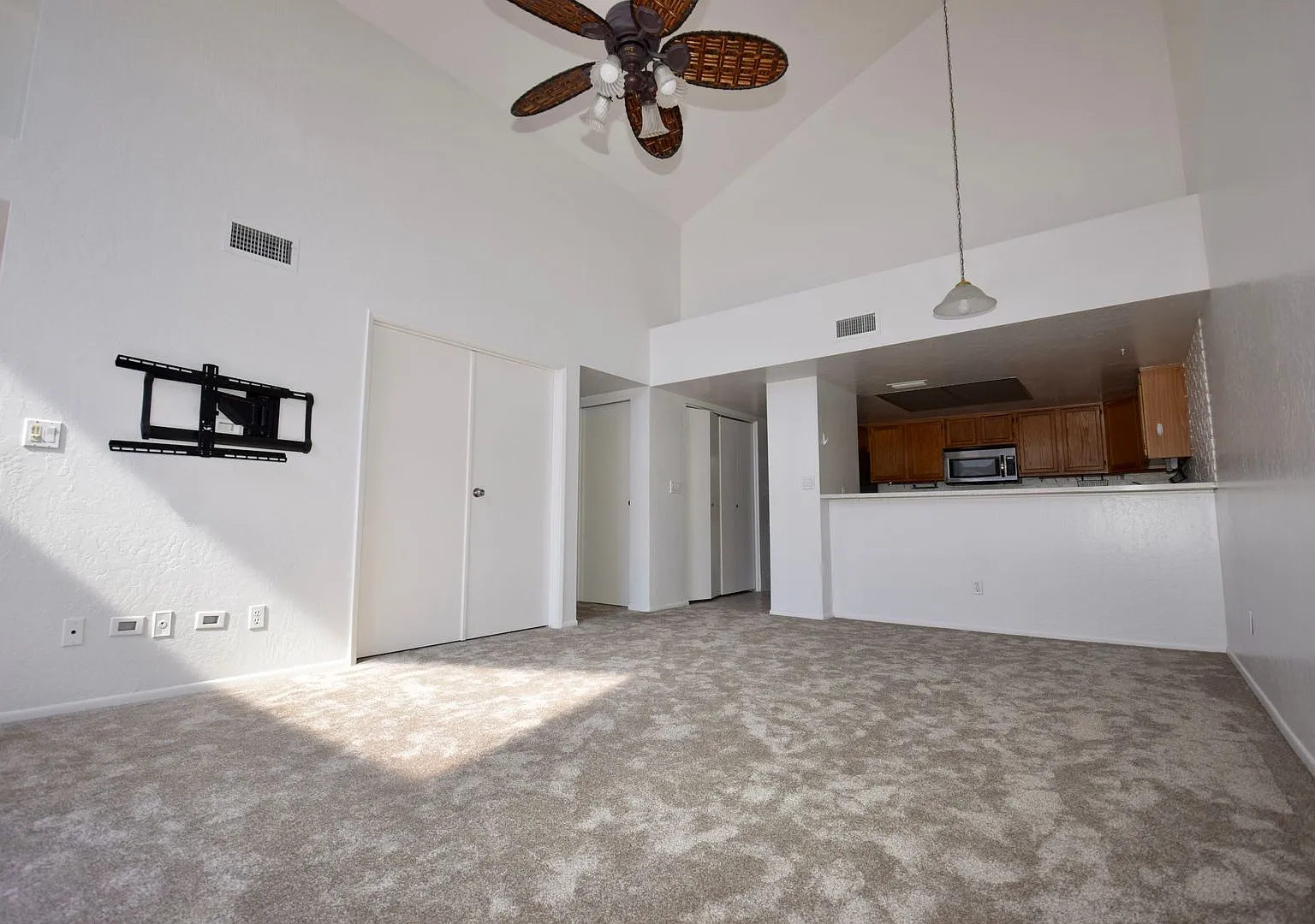 Spacious Chandler Condo — Photo 4