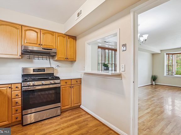 3rd image of 3751 Jason Ave