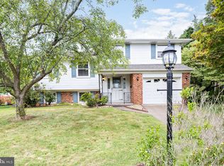 14 Oak Dr, Stratford, NJ 08084