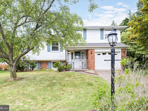 14 Oak Dr, Stratford, NJ 08084