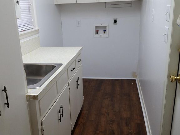 Laundry Room with sink
