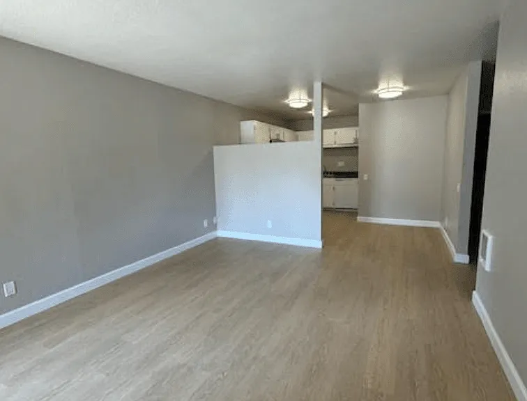 Hidden Creek Apartments — Photo 133