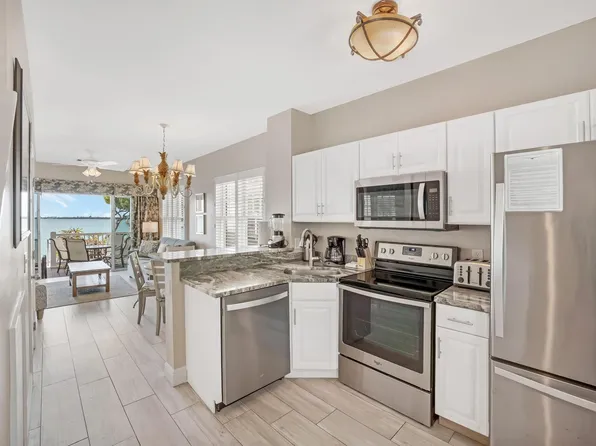 5008 Sunset Village Dr, Duck Key, FL 33050