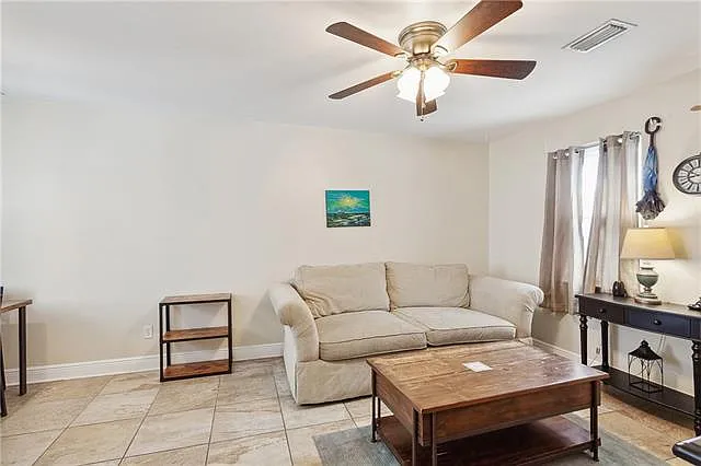 1 bed, 1.0 bath, 400 sqft, $1,350 — Photo 2