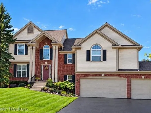 3148 Waldon Ridge Dr, Orion, MI 48359