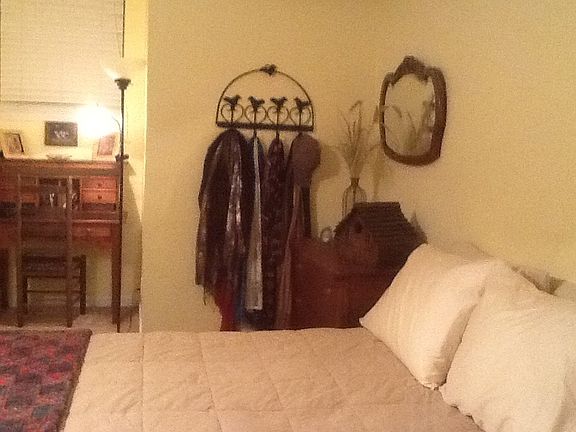 4th image of 409 La Siesta Dr