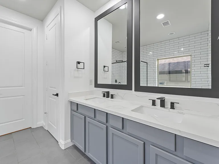 5747 Kansas St — Photo 18