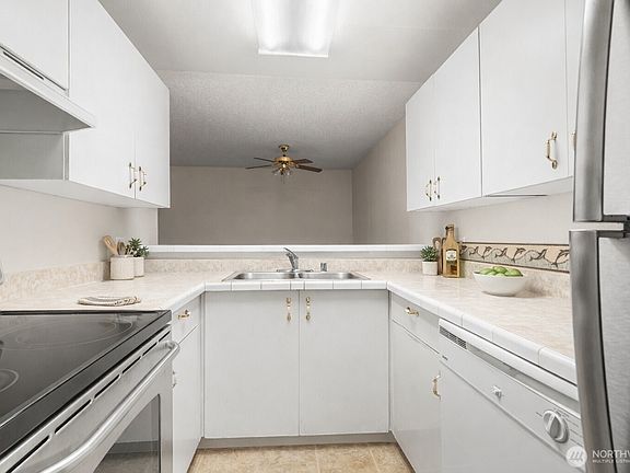 5th image of 2520 S 317th Street #103