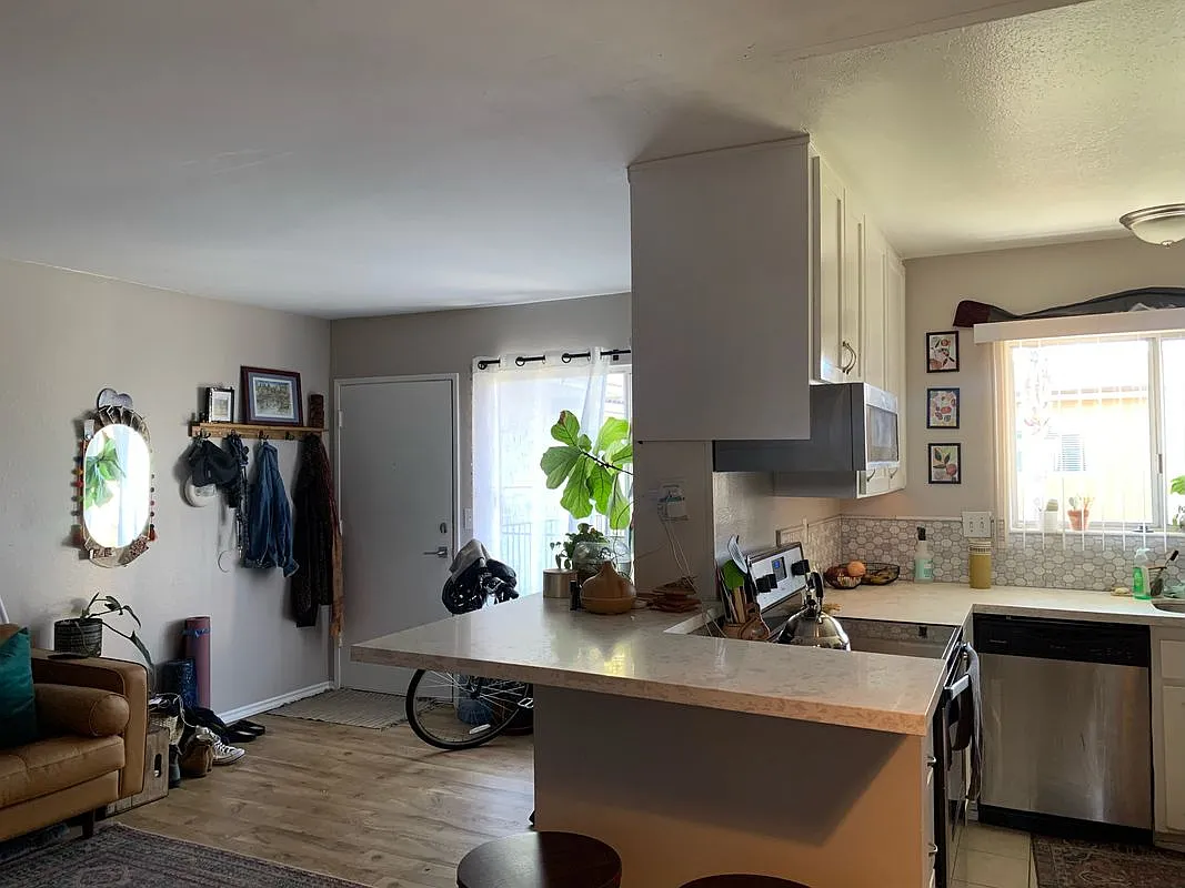 1 bed, 1.0 bath, 560 sqft, $2,200 — Photo 2