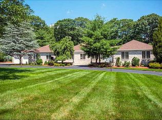 33 Beechwood Dr, Cranston, RI 02921