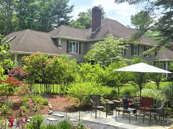40 Grand Hill Dr, Dover, MA 02030
