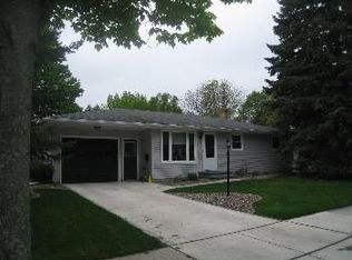 1167 Roscoe St, Green Bay, WI 54304