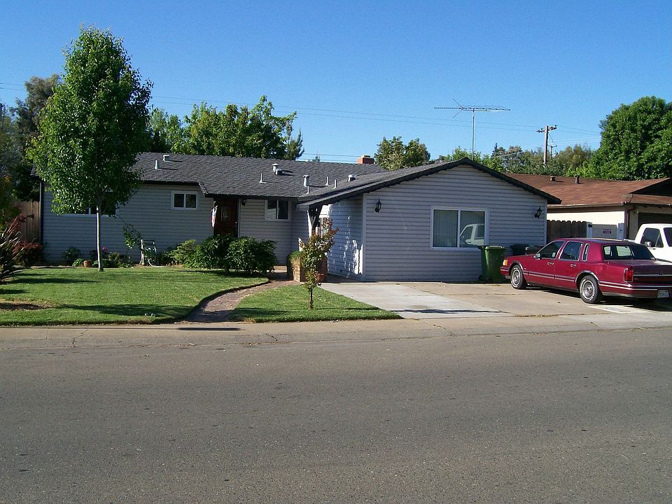 Front View of this darling home