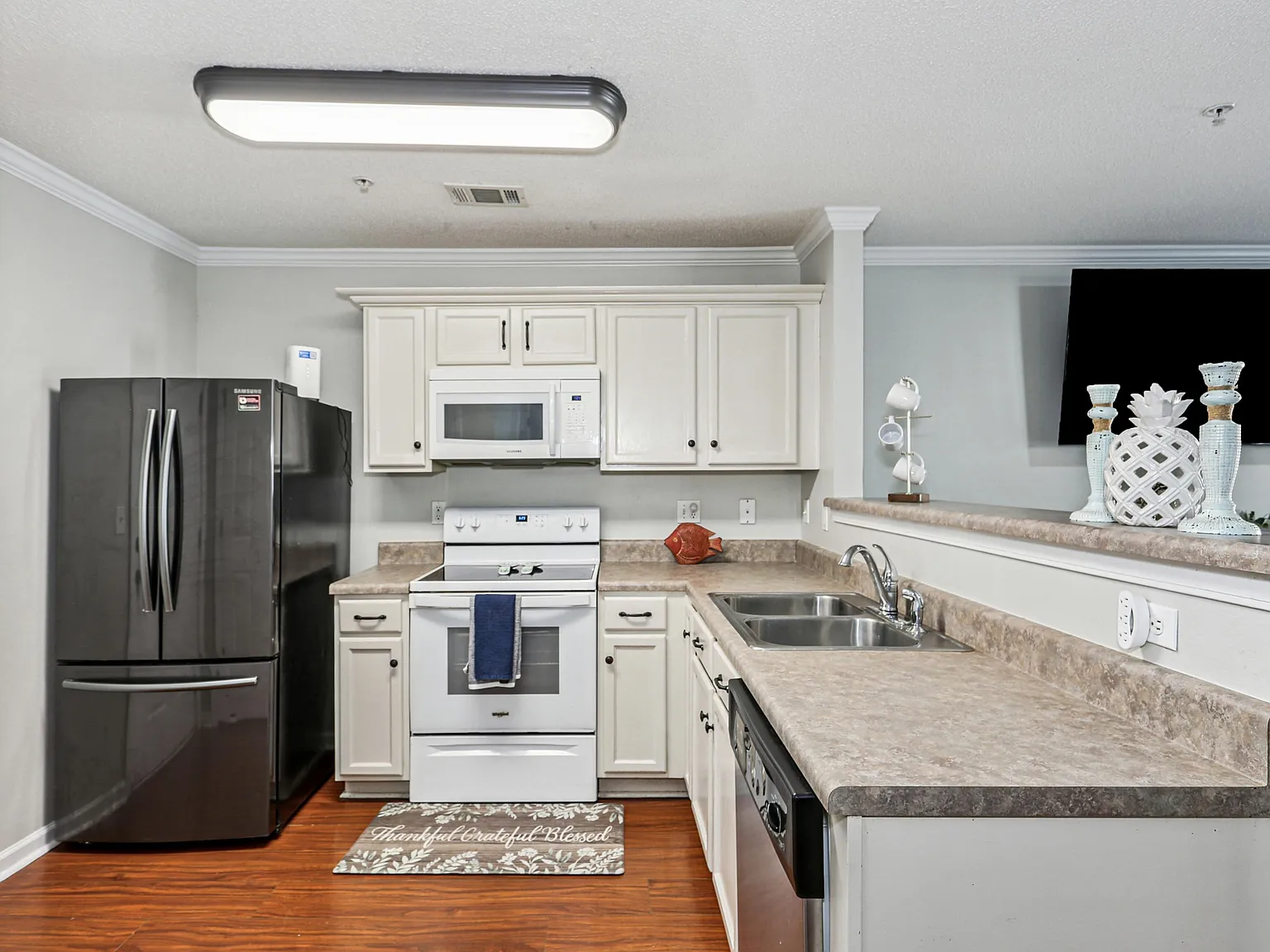3 bed, 2.5 bath, 1415 sqft, $2,250 — Photo 2