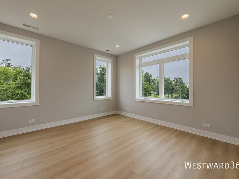 3555 N Neenah Ave #2N — Photo 11