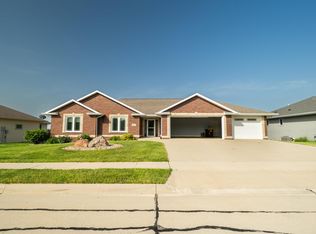 2271 Indy Dr, Dubuque, IA 52002