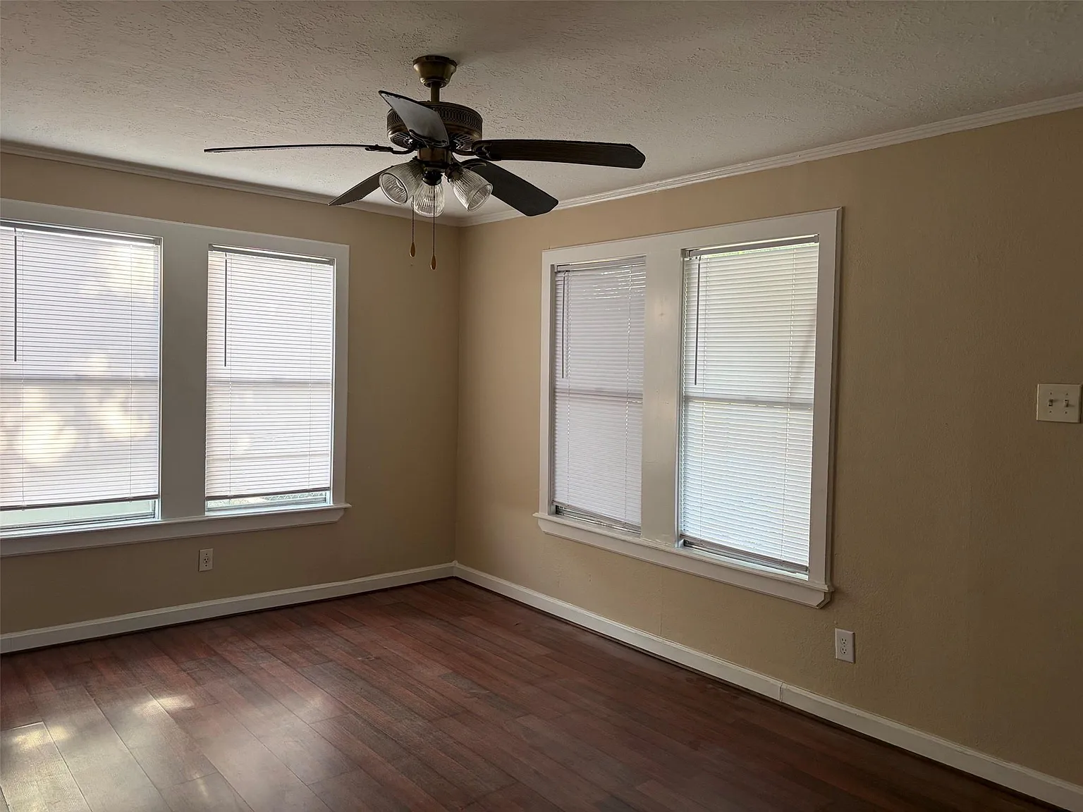 2 bed, 1.0 bath, 672 sqft, $950 — Photo 3