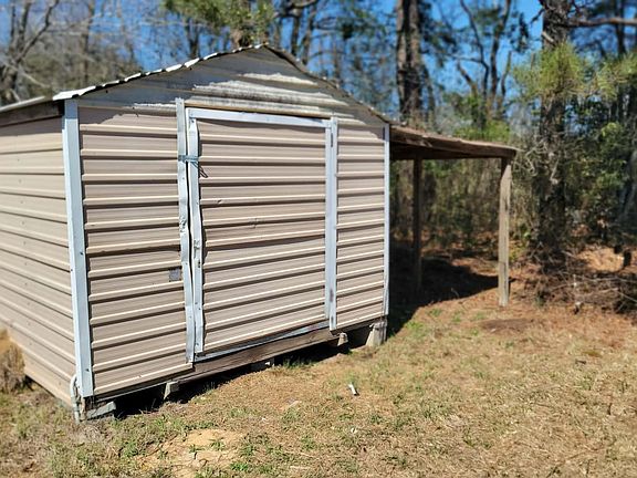 5th image of 40565 Sam Smith Rd