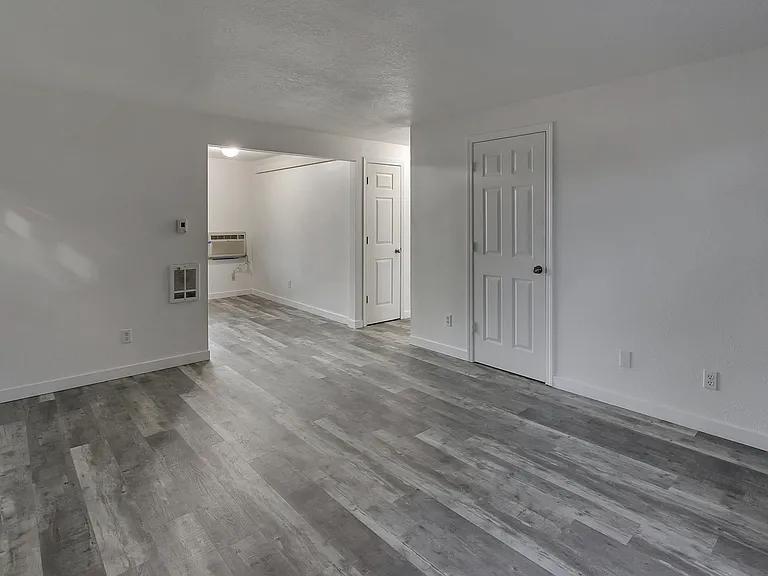 350 W Clackamas Blvd — Photo 7
