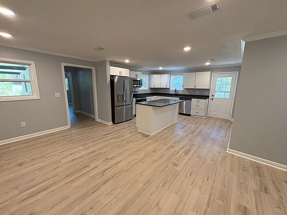 Kitchen & Dining Room