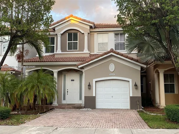 8551 NW 108th Ct, Doral, FL 33178