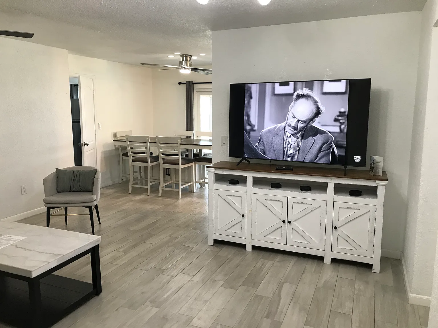 3 bed, 1390 sqft, $2,199 — Photo 2