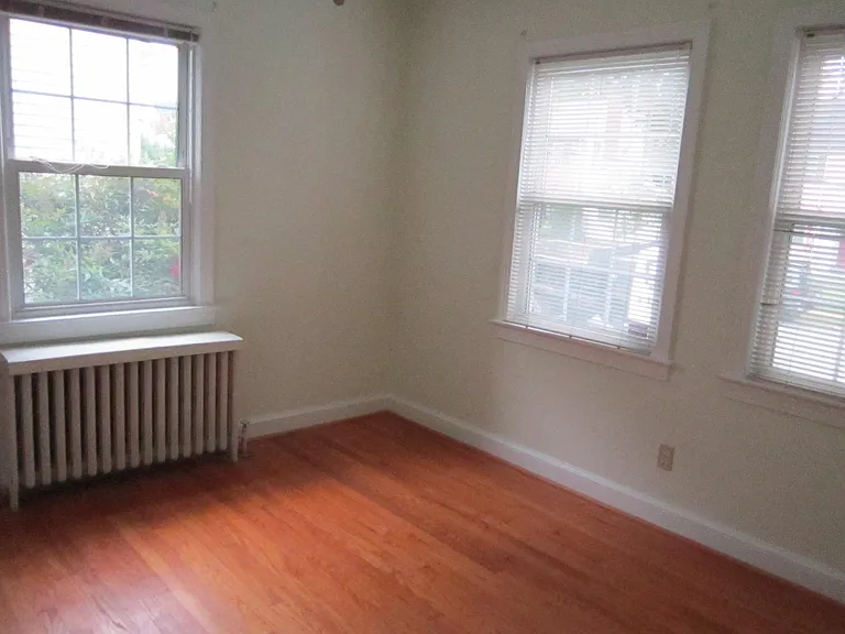 827 N Woodrow St — Photo 4