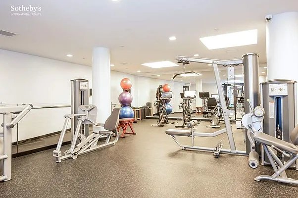 Sold by Sotheby's International Realty | media 17