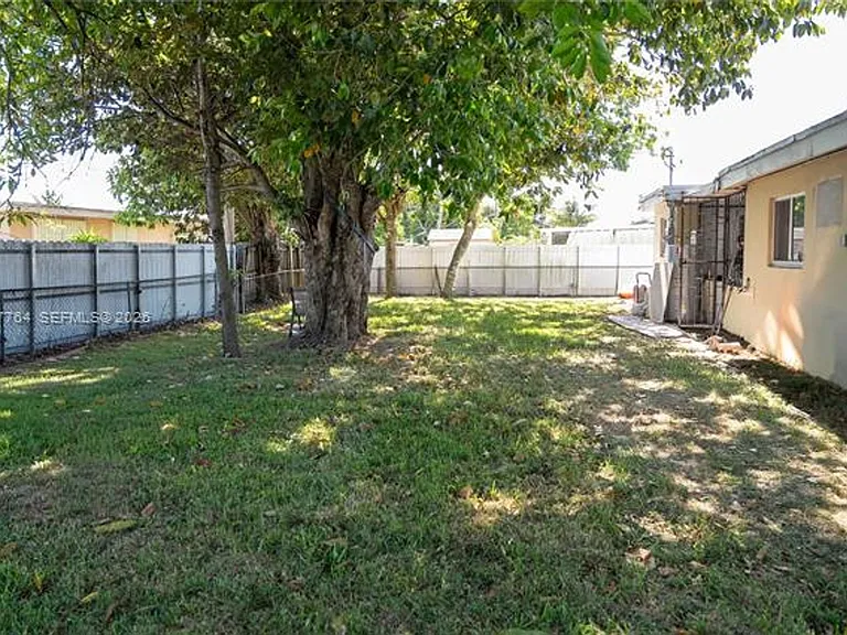 4000 NW 195th St — Photo 56