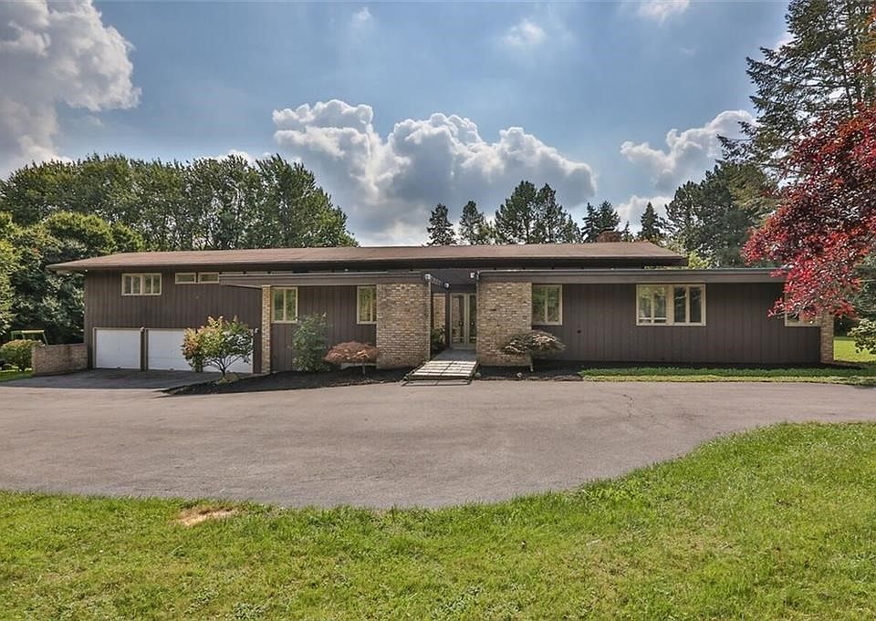 1st image of 11 Stoney Clover Ln