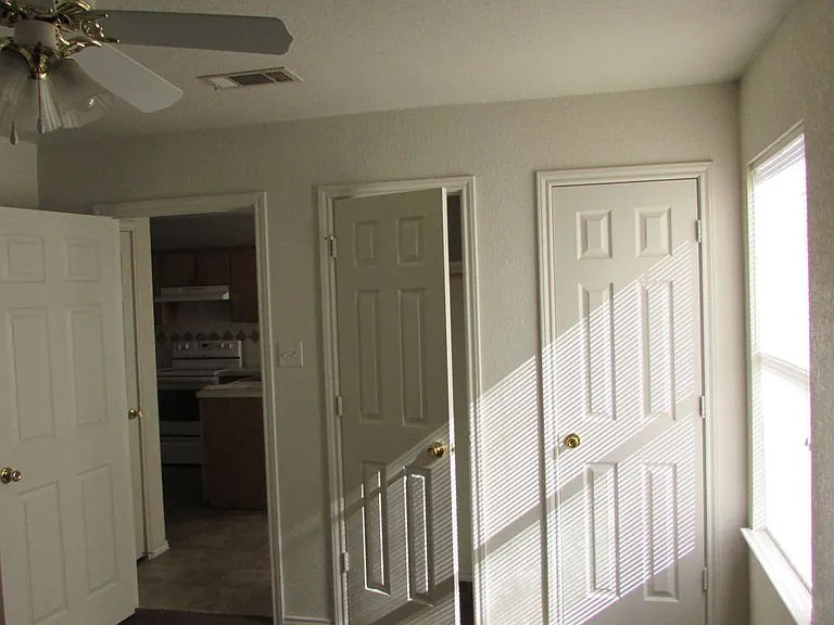 3308 Hereford Ln — Photo 8