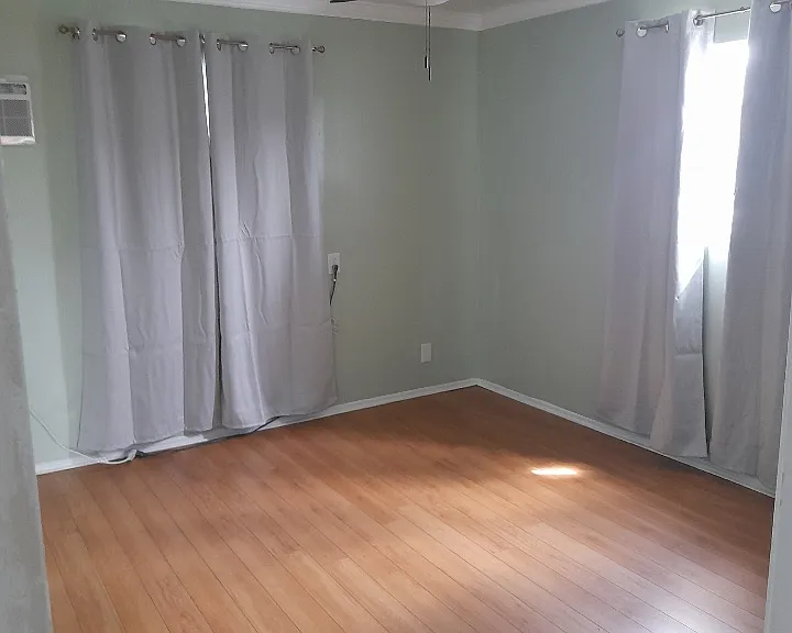 3010 S Budlong Ave — Photo 2