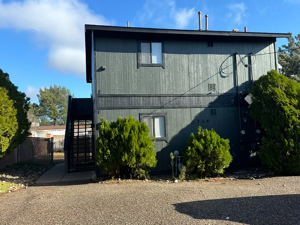 1214 E Graham St #1