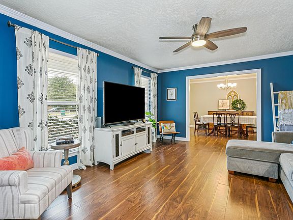 3rd image of 76 Country Club Rd