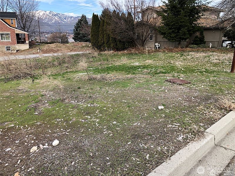2nd image of 1084 Corum Circle