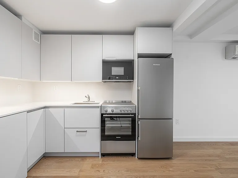 321 E 22nd St #5-R — Photo 1
