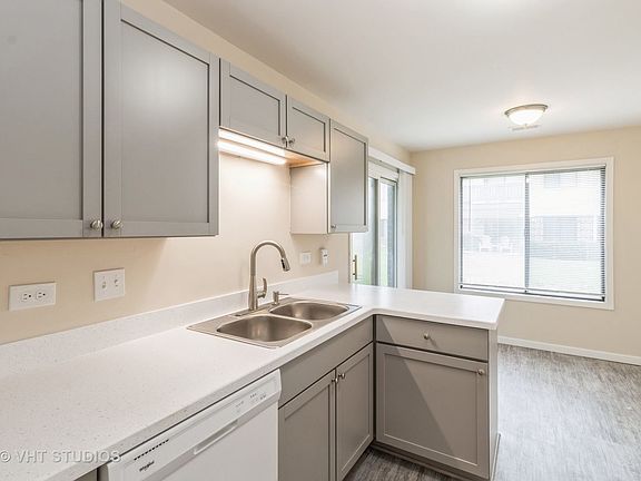 3rd image of 833 E Kings Row Unit 1