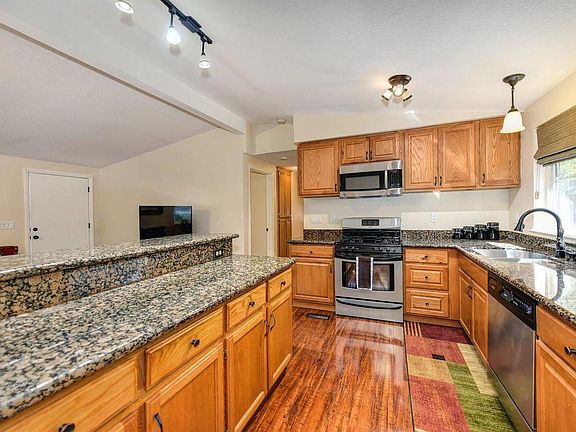 4th image of 4486 Hart Dr