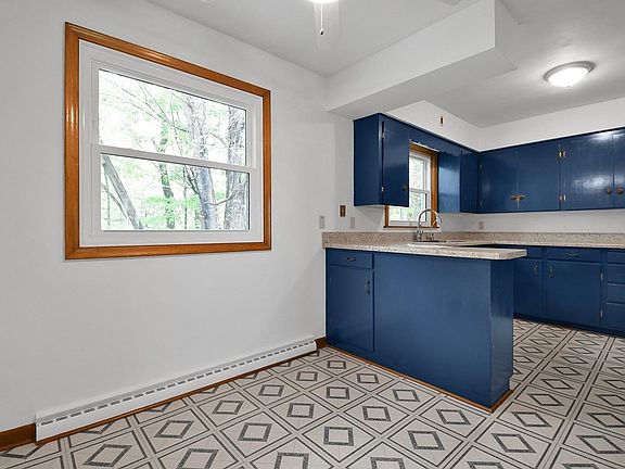 5th image of 695 Hollywood Ln
