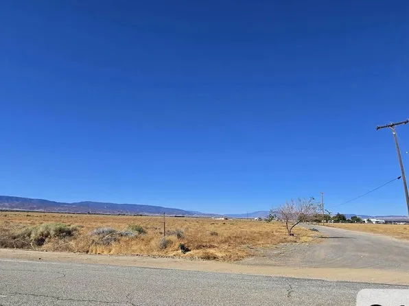 17000 W Avenue A #8, Lancaster, CA 93536