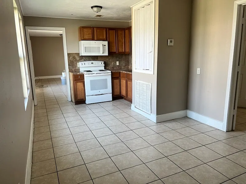 2 bed, 1.5 bath, $875 — Photo 3