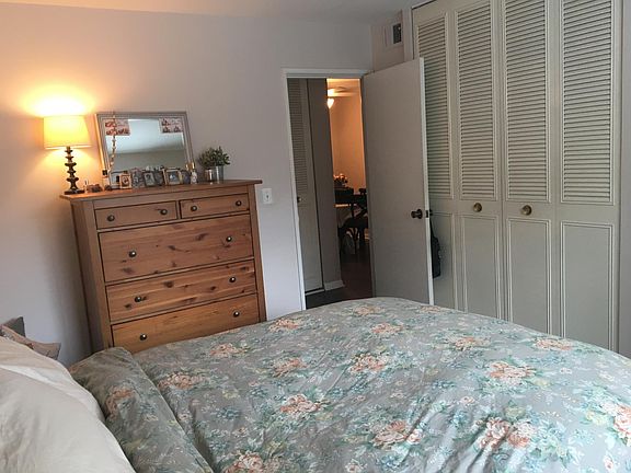 2nd image of 515 W Wrightwood Ave APT 215