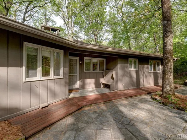 525 Halsted Rd, Cashiers, NC 28717