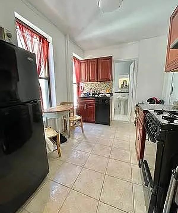 2nd image of 509 E 73rd St APT 23