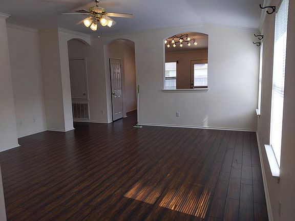 3rd image of 700 Lafayette Square Dr