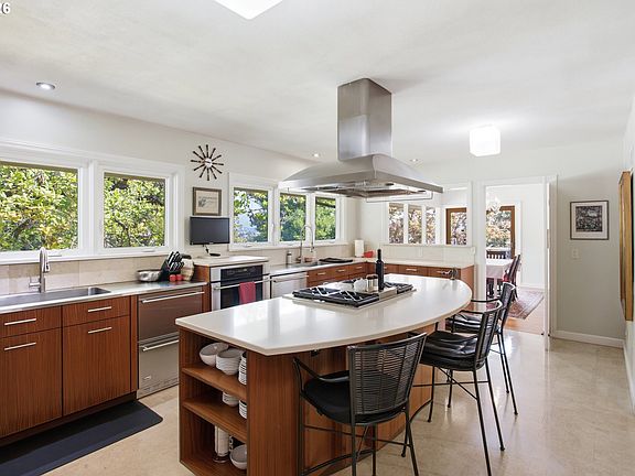 5th image of 60 W 22nd Ave