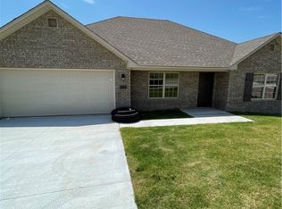 2009 Misti Woods St, Gentry, AR 72734