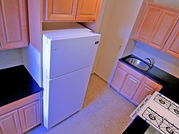 4th image of 1720 University Ave APT 4F